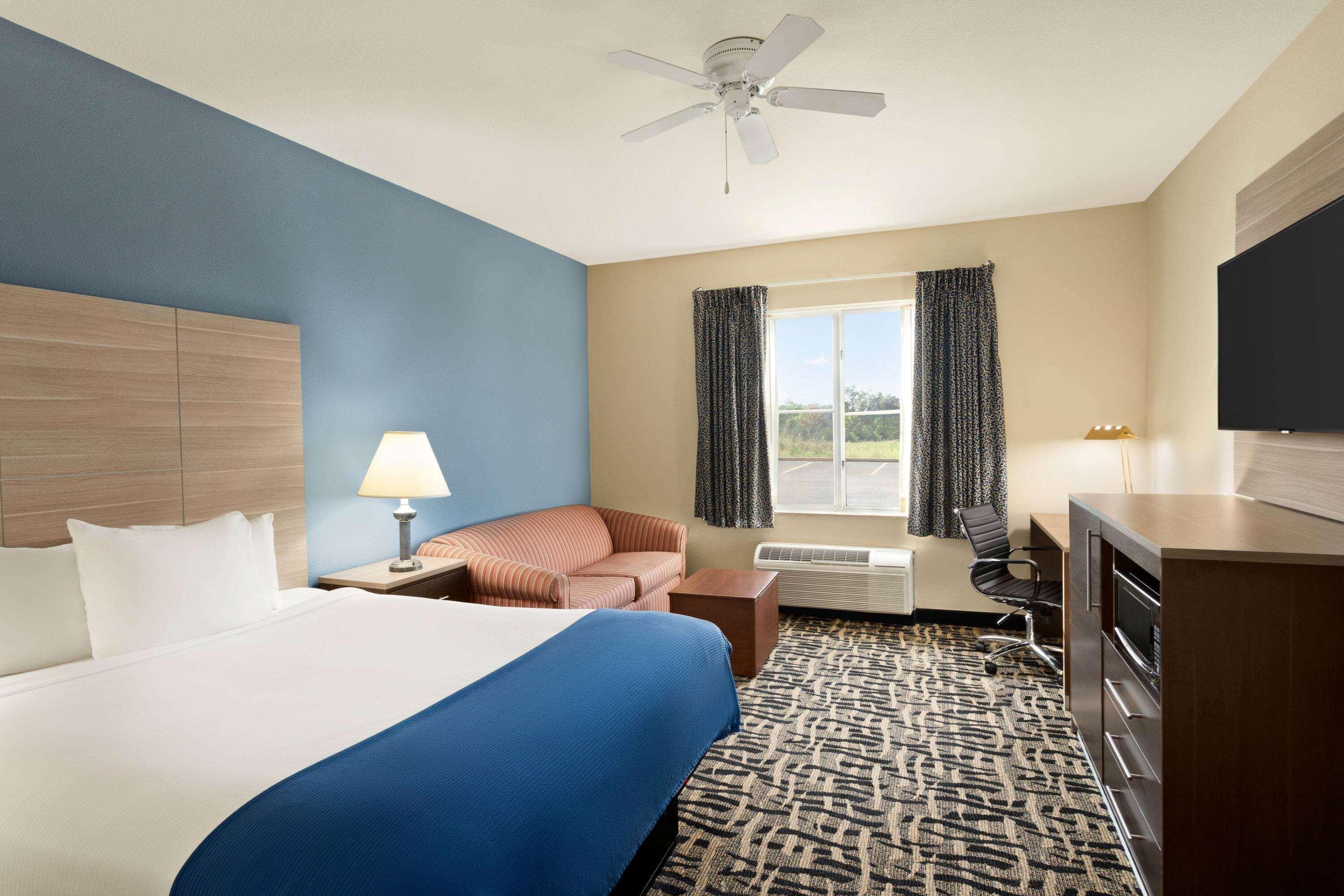 Baymont By Wyndham Ft. Leonard/Saint Robert Hotel Exterior foto